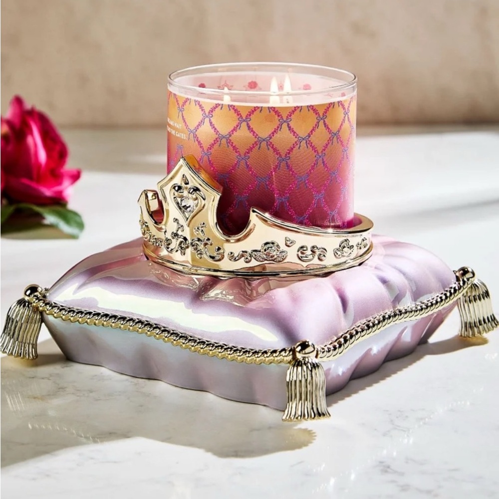 NWT LIMITED RELEASE PRINCESS AURORA CROWN PEDESTAL CANDLE HOLDER